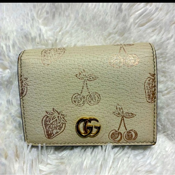 🔥GUCCI Fruit Bi Fold Wallet GG
Marmont Cherry Strawberry - Picture 1 of 16